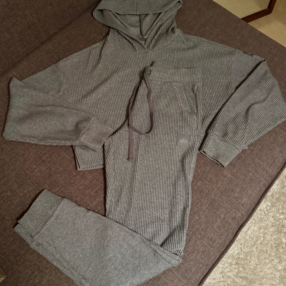 ALO YOGA MUSE SET STEEL GREY HEATHER and Alo Yoga cloth bag🙌🏻 - Picture 2 of 7